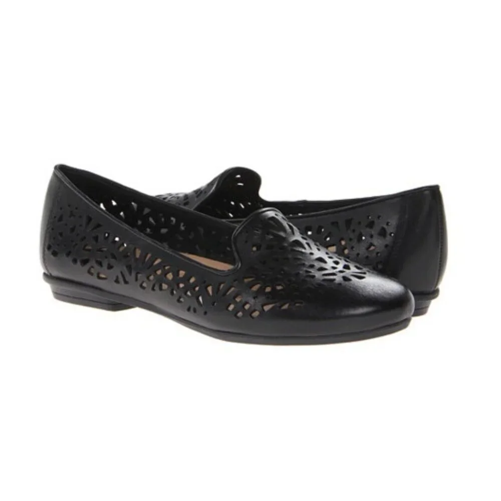 New Earth Women's Begonia Geometric Cutouts‎ Leather Comfort Flats Black Size 9B